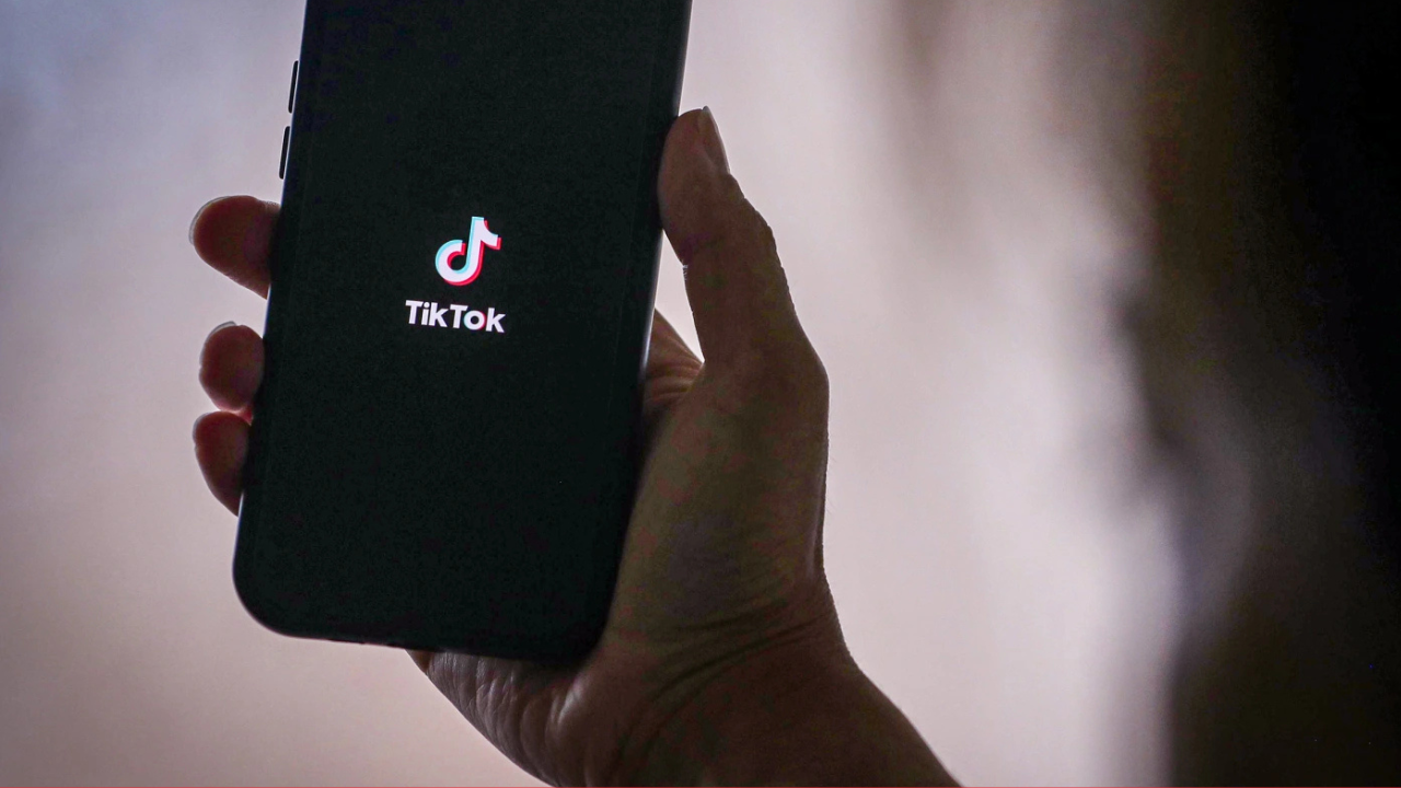 TikTok Chinês vs. TikTok Moçambicano: Como o Algoritmo Diferente Afeta a Juventude e a Educação?