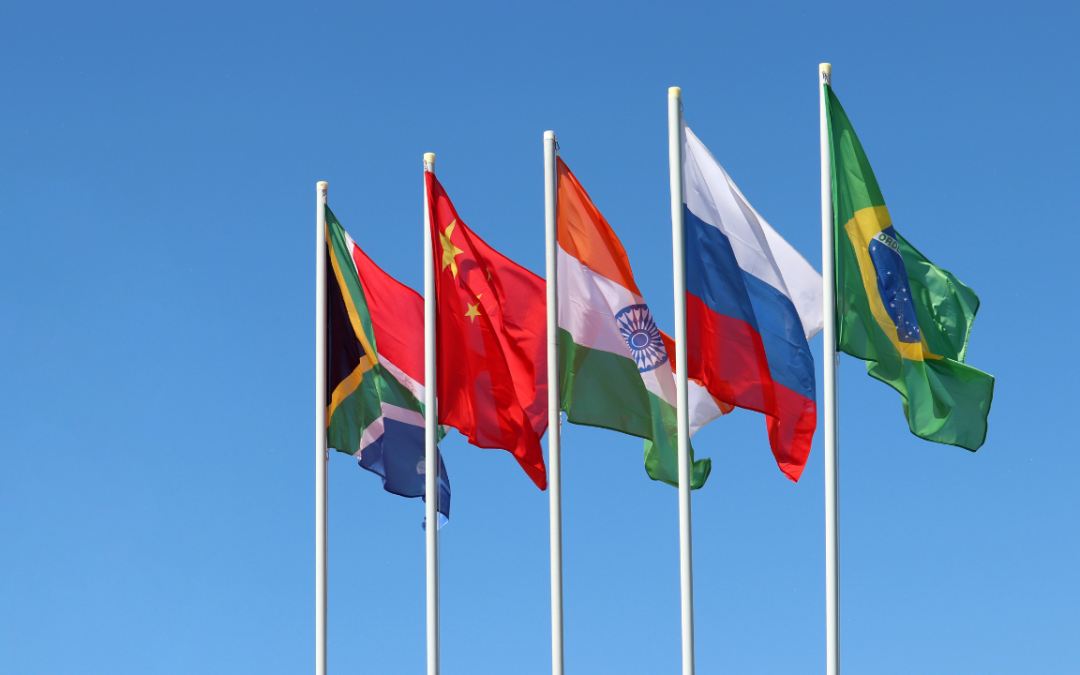 O papel da China nos BRICS+ e o que isso significa para países em desenvolvimento
